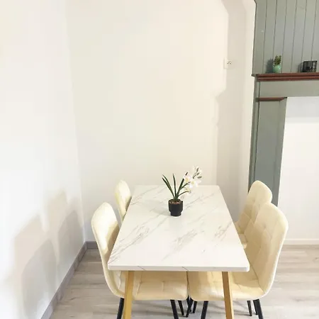 Cosy Avec Et Sauna Et Jardin דירה *